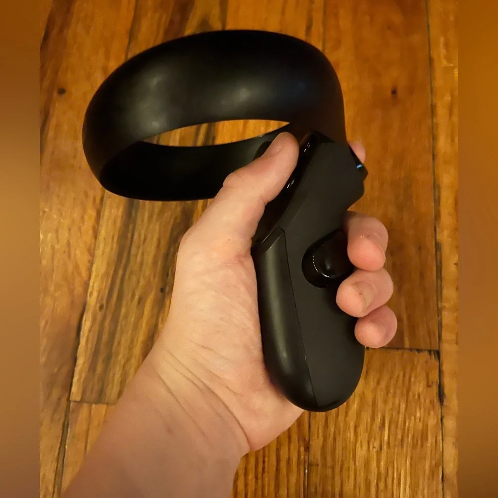 Oculus Quest VR Headset with Controllers - Black